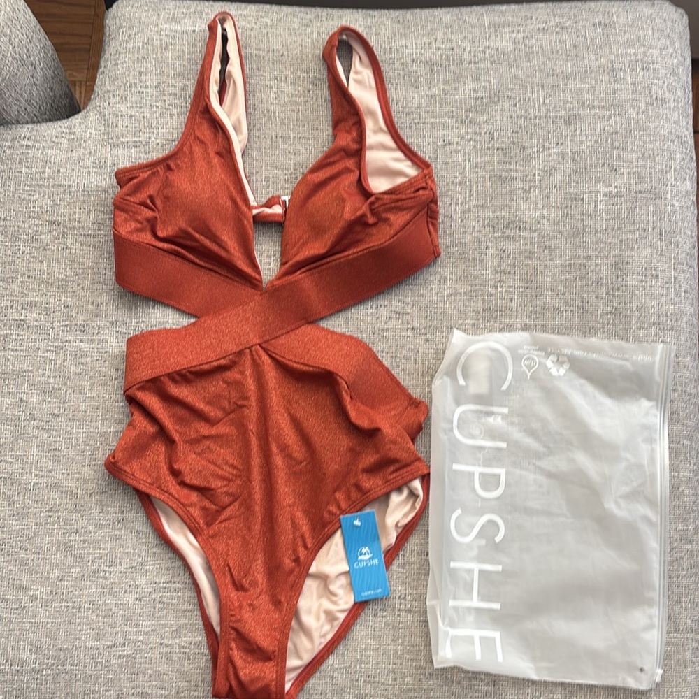 Cupshe Metallic Plunge Cutout One Piece Swimsuit in S - Picture 4 of 6
